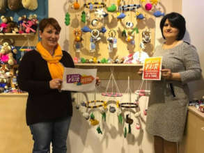 HDIF's shop manager Lucy Vartevanian with artisan