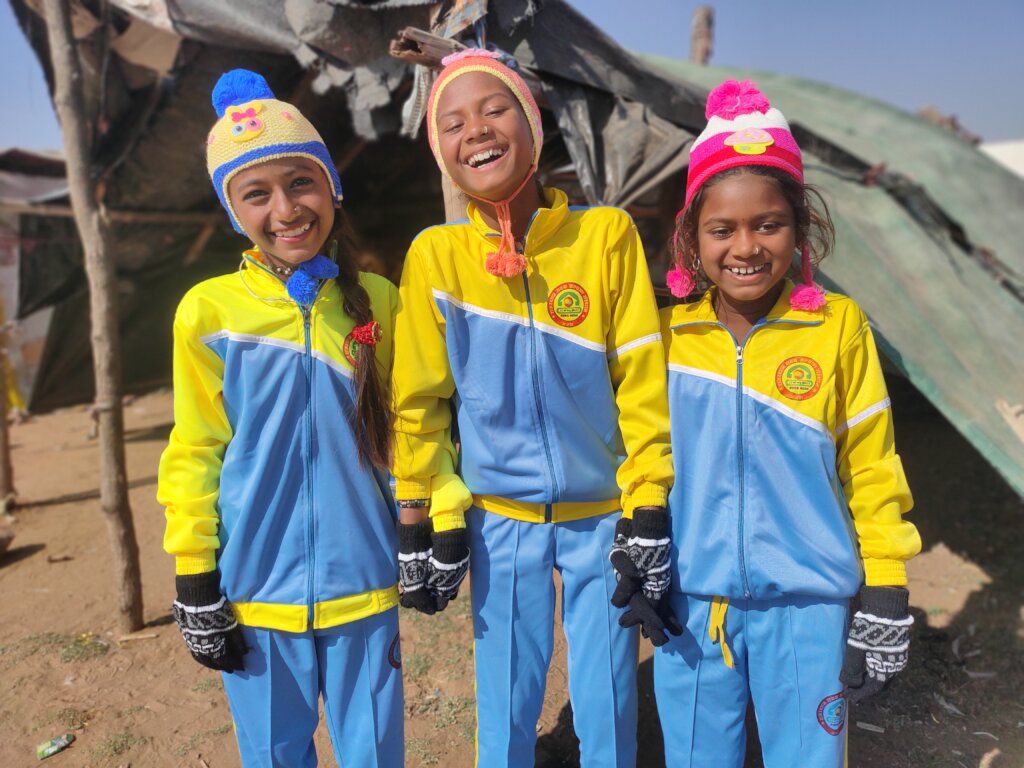 Provide Gift & food to 700 Street Children