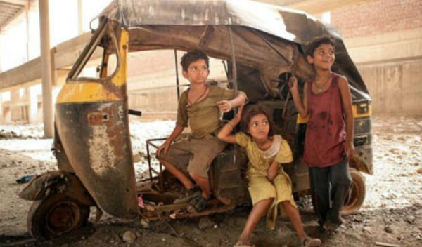 Provide Gift & food to 700 Street Children