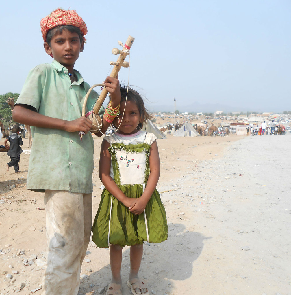 Provide Gift & food to 700 Street Children