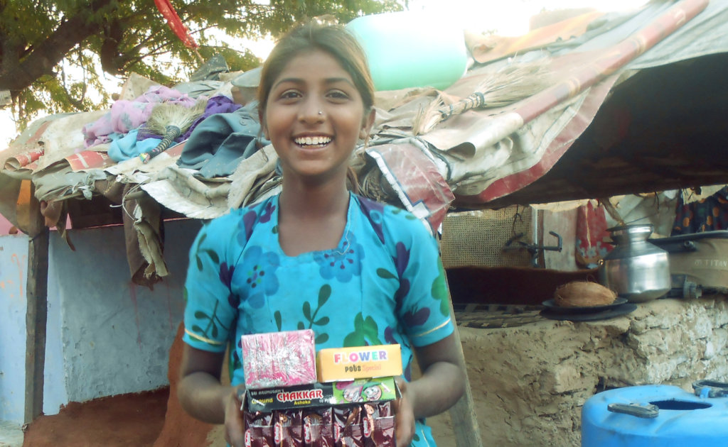 Provide Gift & food to 700 Street Children