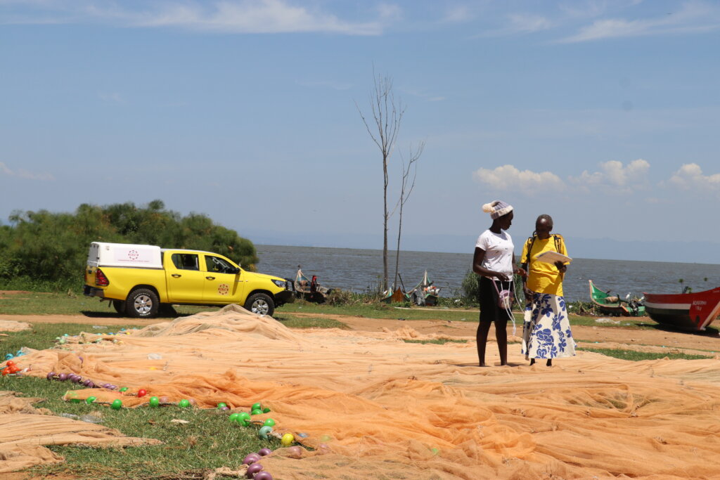 CORP Emily at Kindu Bay sensitising clients on FP.