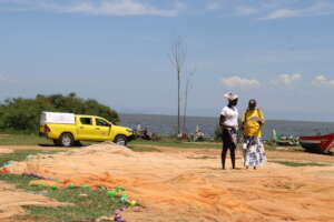 CORP Emily at Kindu Bay sensitising clients on FP.