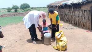 Nurse providing FP contraception drng door to door