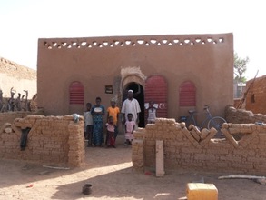 Family in Dendjola, Mali, and their NV house