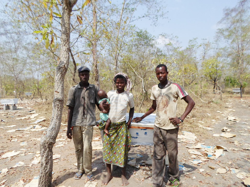 Bring smile to 300villagers Benin with beekeeping!