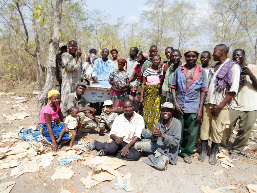 Bring smile to 300villagers Benin with beekeeping!
