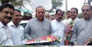 CEO District Health Authority was presented Roses