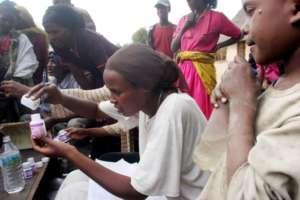 Sofia measures a dose of Zithromax