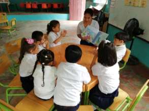 Kindergarten children receiving reading aloud clas