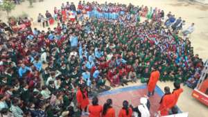 School students throng to see our street theater