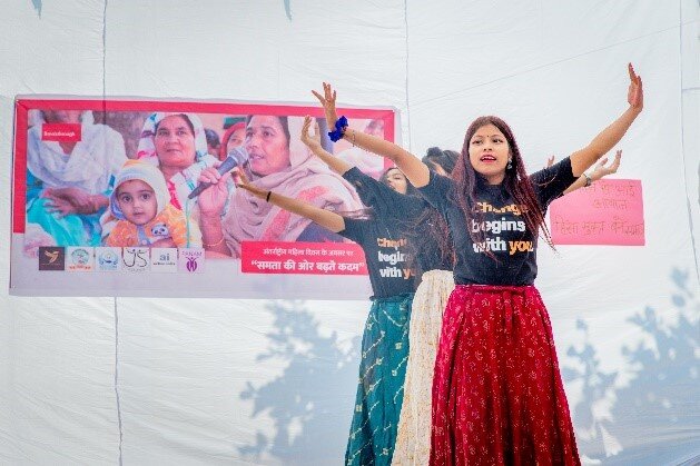 Youth of Sangam Vihar putting dance performance