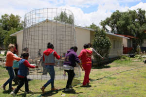 Students setting the cistern in Laguna Escondida