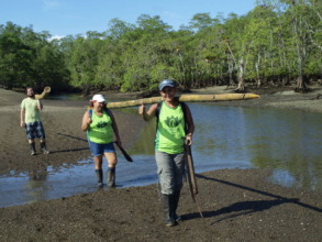 Local fisherwomen teaches how to do the job