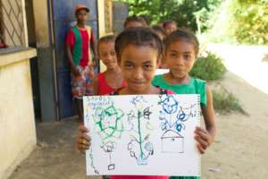 Malagasy kids make art with Rogue Gallery & SEPALI