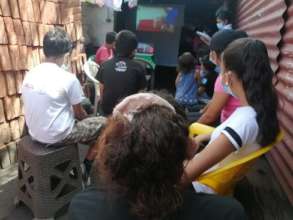Teens in Nicaragua watch "Contigo Confianza"