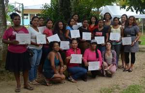 The "comunicadoras" with their certificates