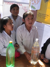 Children explaining the SODIS method