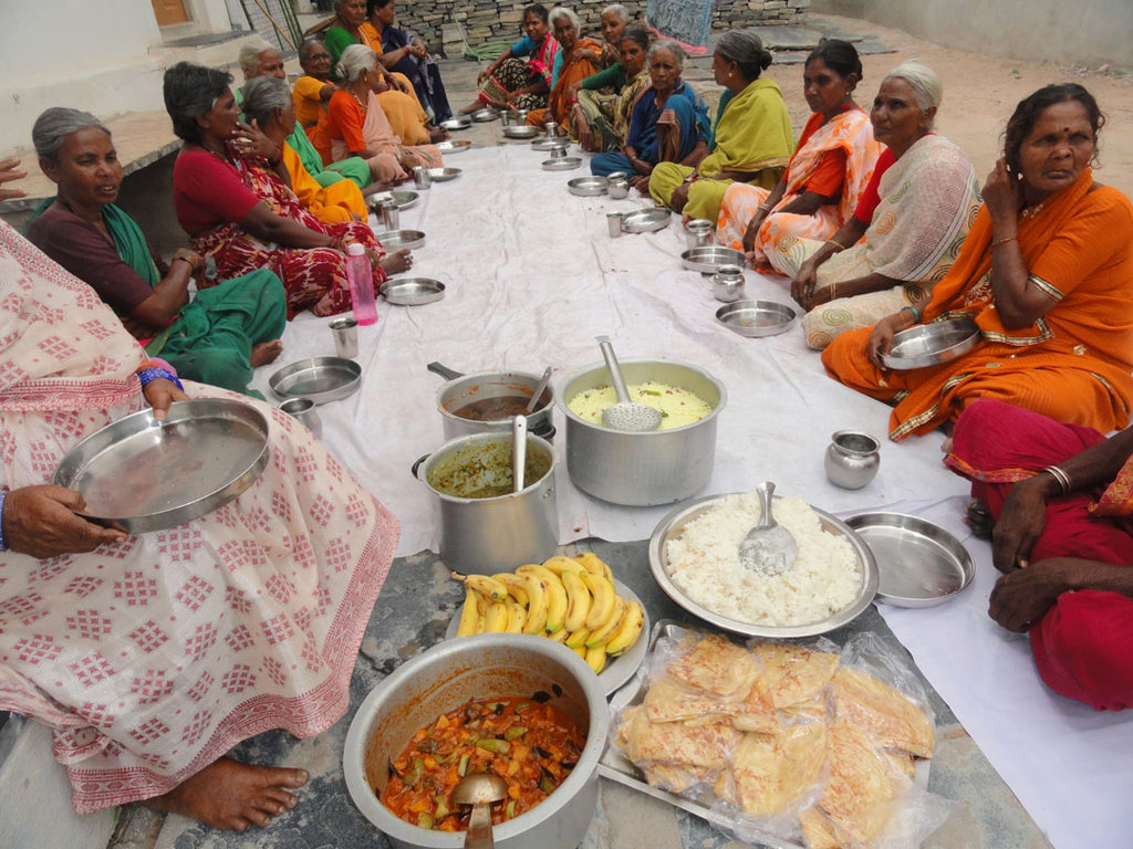 Sponsor nutritious lunch for poor elderly person