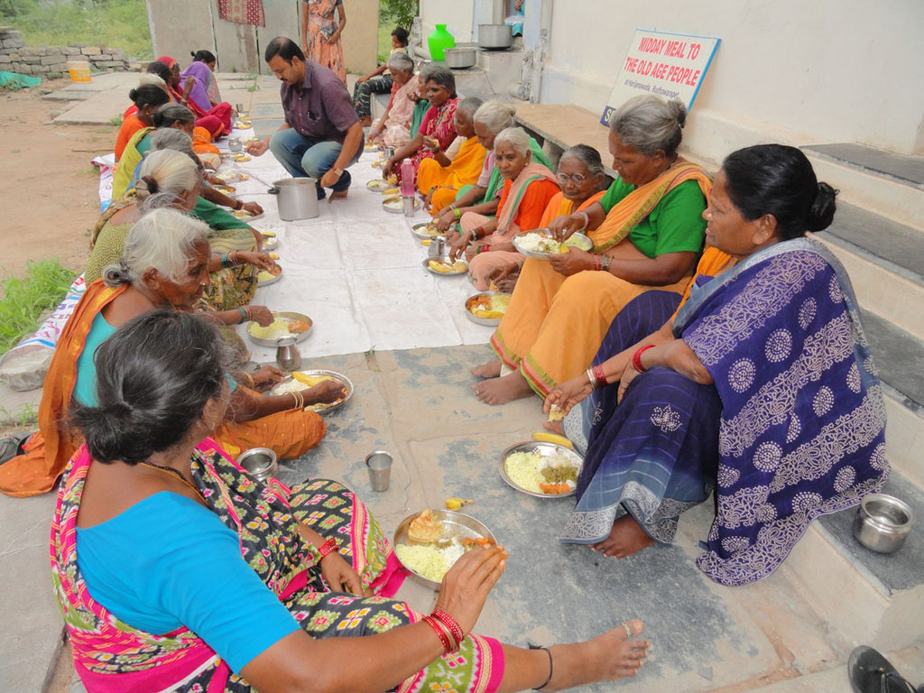 Sponsor nutritious lunch for poor elderly person