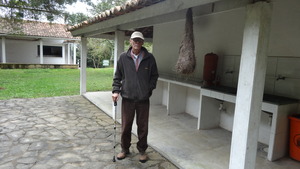 Roberto Lamego and Japu bird nest.