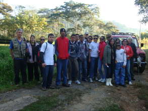 Students arriving for "A Day in the Forest" trail