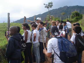 Students ask questions about the environment.