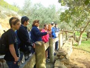 Students receiving instruction from Dr. Hertz-Dvir