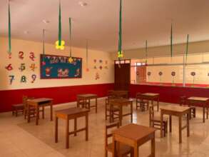 CW teachers volunteer decorate the new Maria class