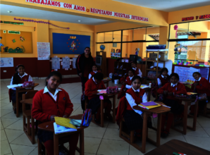 ^th grade Teacher, Giovanna with class