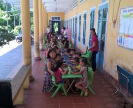 Dr. Thao joins kids for lunch after workshop!