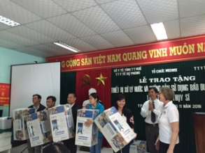 Leaders receive water systems from MEDRIX team