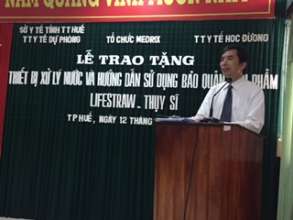 Dr. Tu thanks village leaders and MEDRIX team