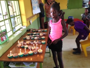 Birthday with cup cakes