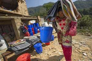 Blankets distributed (c) Caritas Internationalis