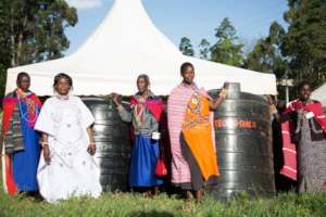 Indigenous women in Kenya receive water tanks