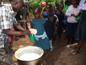 serving porridge