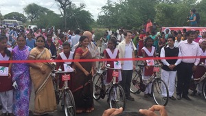 Mann Deshi gave 100 bicycles to school girls
