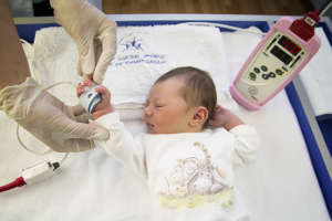 Newborn receives painless heart defect screening