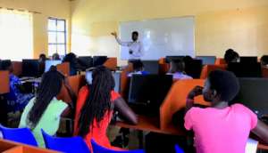 WISER alumni in their digital literacy course