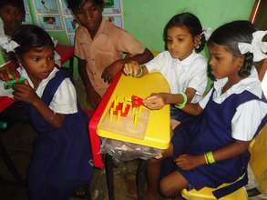 Children learn to play Shape puzzles