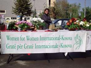 Kosovar Women in the Market