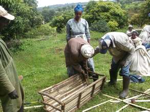 Beekeepers learn how to make their own hives
