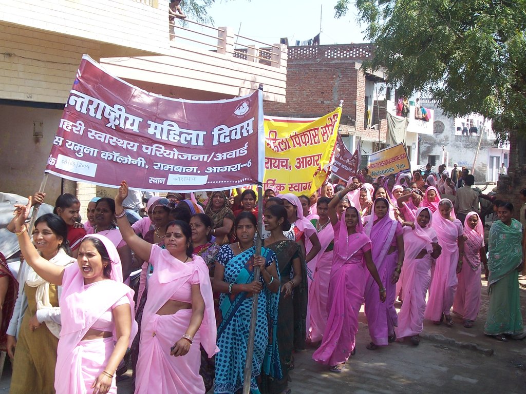 Self-reliance & resilience in slum women's groups