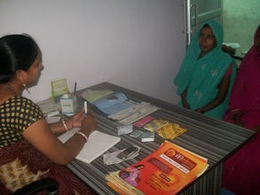 Pregnant woman receiving ANC cousnelling