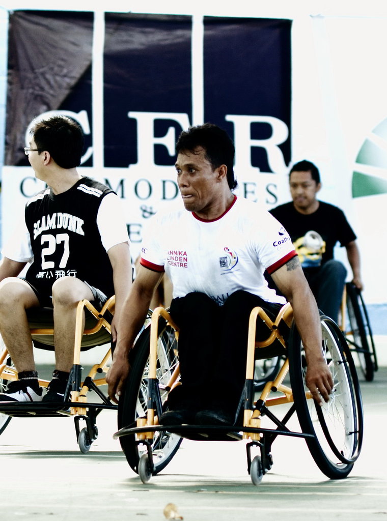 Basketball wheelchairs to 60 disabled persons Bali