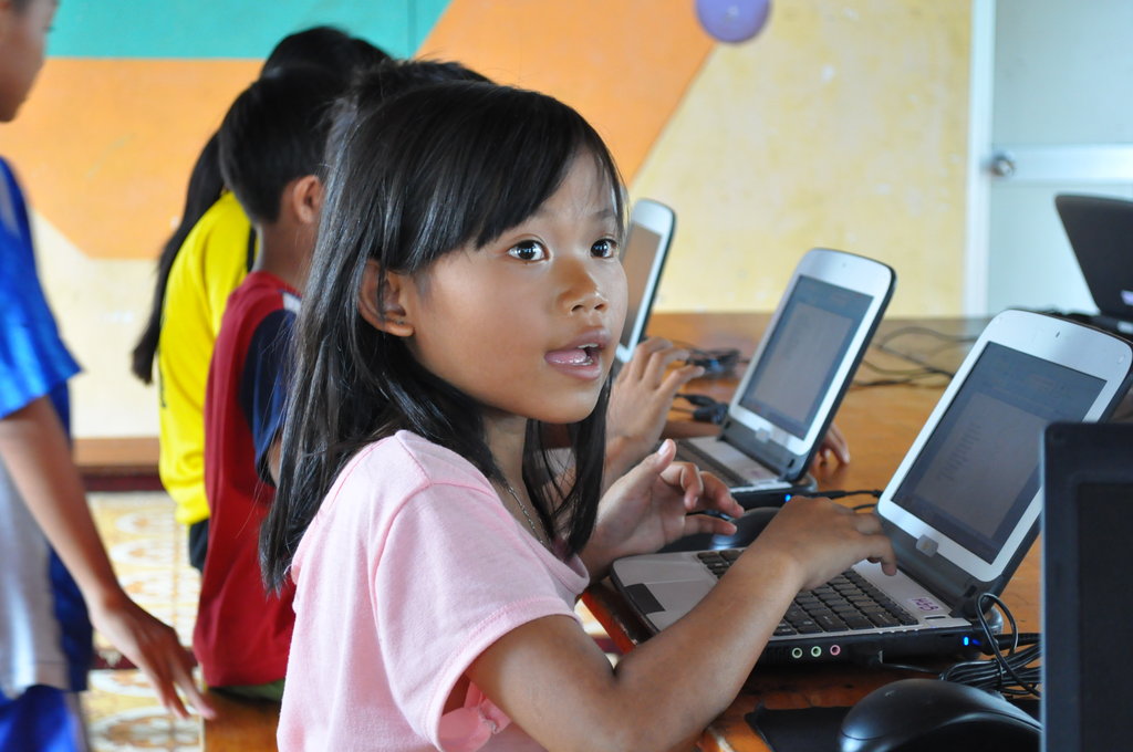 Equip Mobile Learning Lab for 450 Vietnam orphans