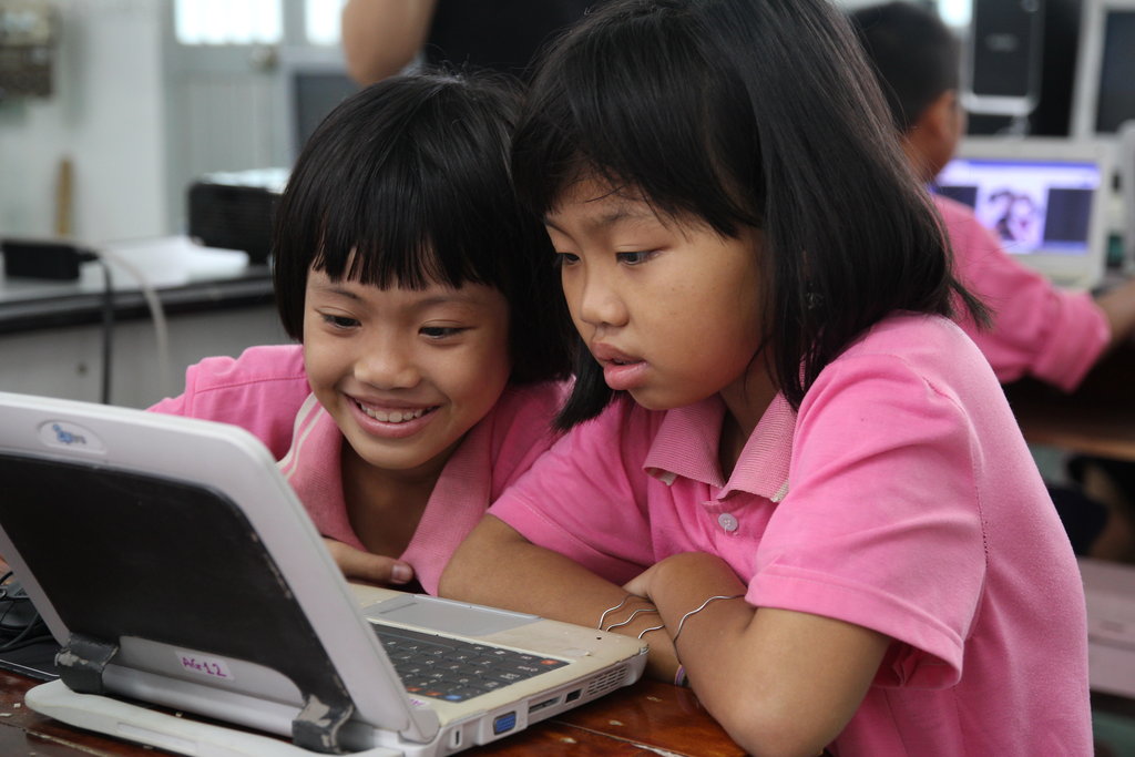 Equip Mobile Learning Lab for 450 Vietnam orphans