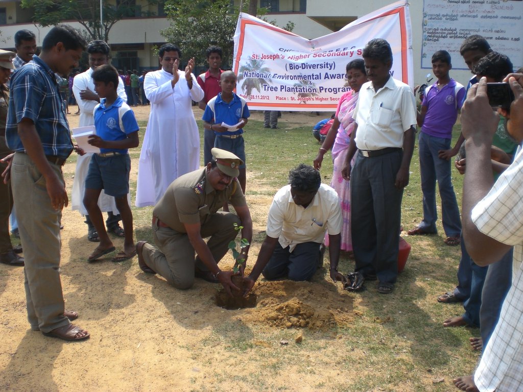 Provide 1000 plants to school planting program