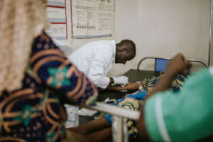 Alfunsi treating a patient in the ED